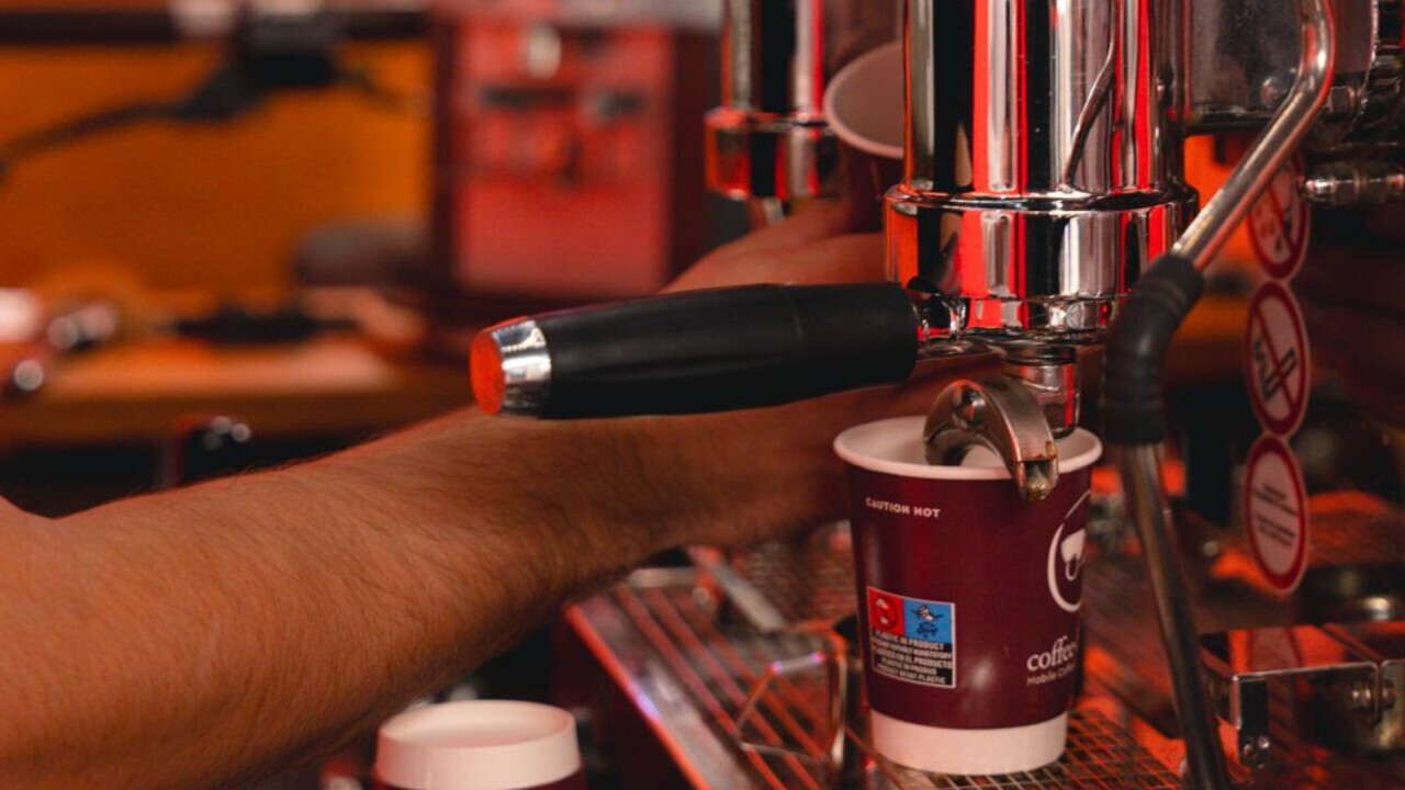 Exceptional taste Exclusive portafilter machine that guarantees the finest coffee specialities by our trained baristas even at high throughput rates